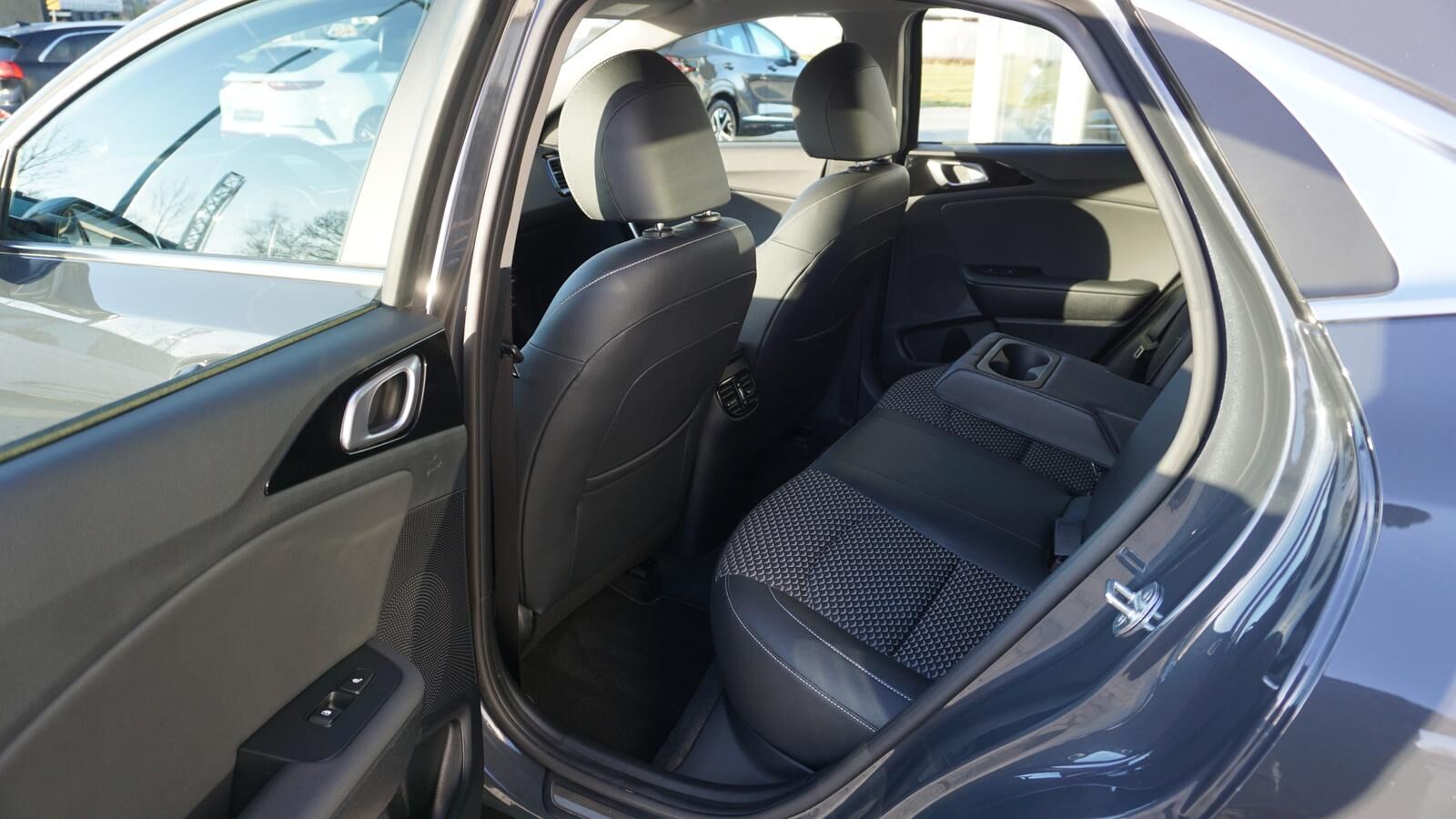 KIA XCeed 1.5 T-GDI 160PS SPIRIT *LED* NAVI* XCL* Ansicht 7 für Fahrzeugdetailseite