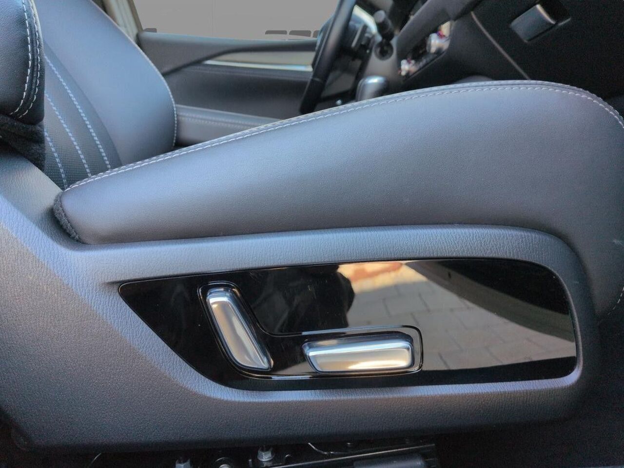 MAZDA 6 2.5 AT TAKUMI *NAVI*BOSE*HEAD-UP*GLASDACH* Ansicht 11 für Fahrzeugdetailseite