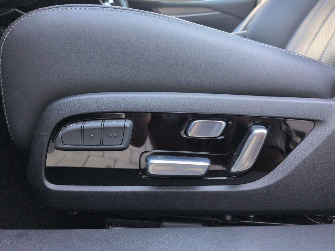 MAZDA 6 2.5 AT TAKUMI *NAVI*BOSE*HEAD-UP*GLASDACH* Ansicht 15 für Fahrzeugdetailseite