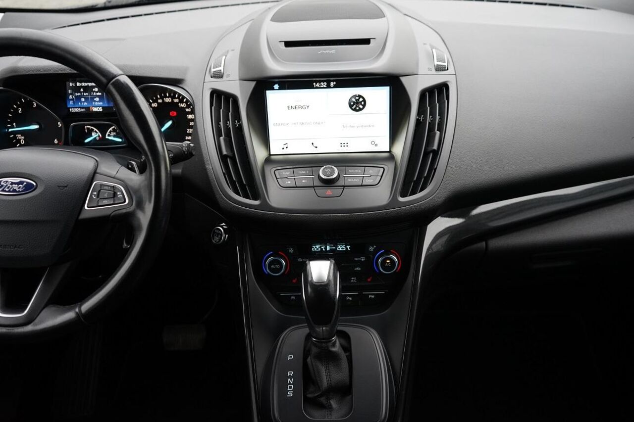 FORD Kuga 2.0 TDCi TITANIUM AWD *BI-XENON*SHZ*AHK* Ansicht 10 für Fahrzeugdetailseite