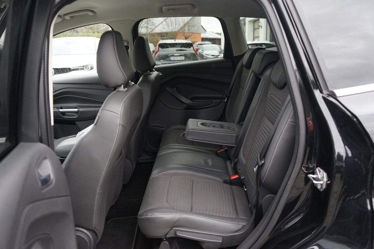 FORD Kuga 2.0 TDCi TITANIUM AWD *BI-XENON*SHZ*AHK* Ansicht 6 für Fahrzeugdetailseite