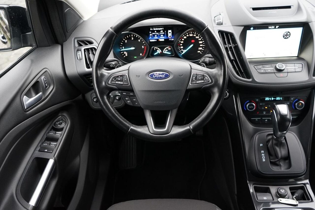 FORD Kuga 2.0 TDCi TITANIUM AWD *BI-XENON*SHZ*AHK* Ansicht 8 für Fahrzeugdetailseite