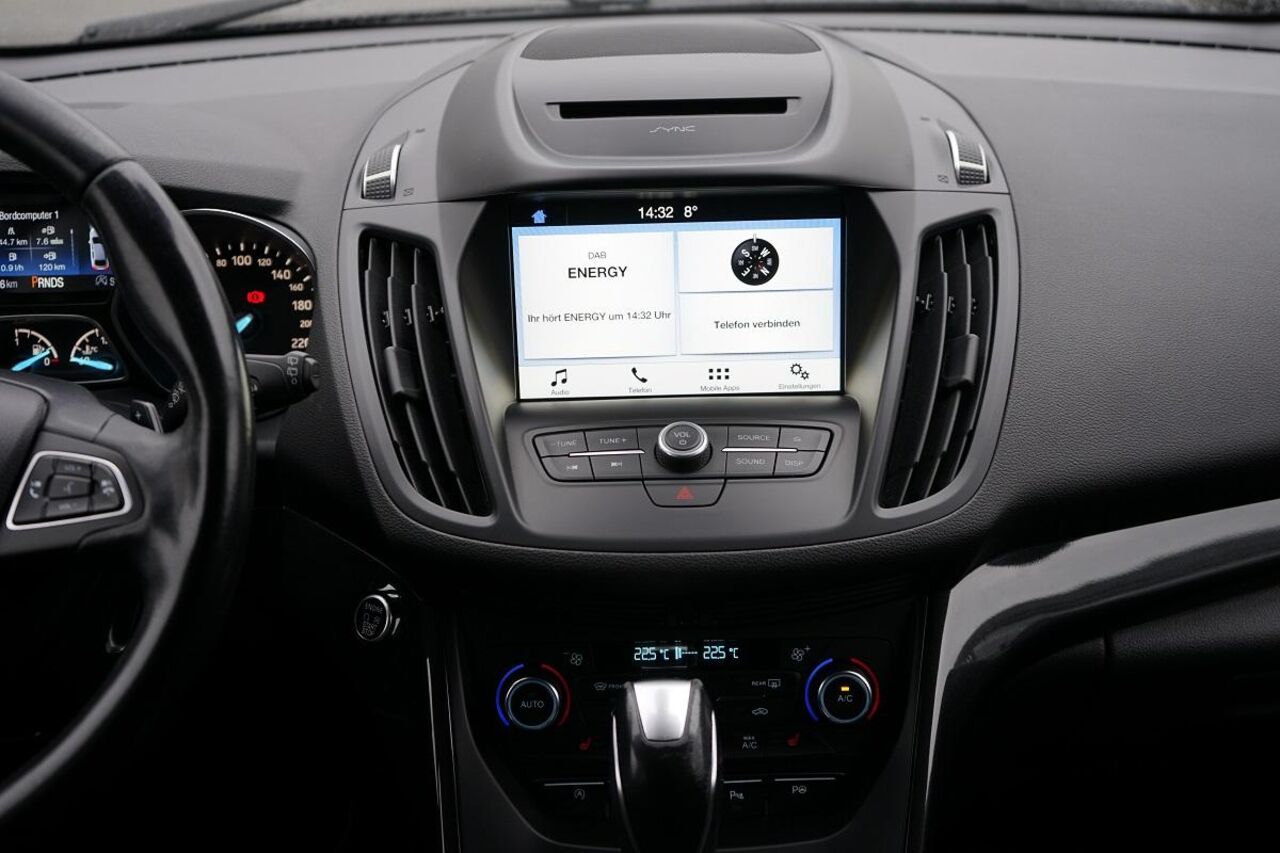 FORD Kuga 2.0 TDCi TITANIUM AWD *BI-XENON*SHZ*AHK* Ansicht 9 für Fahrzeugdetailseite