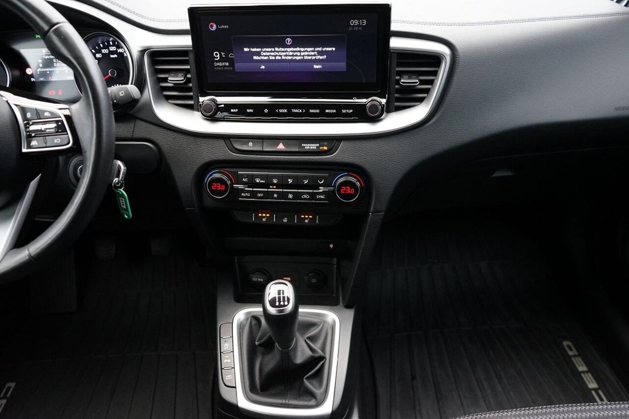 KIA Ceed 1.5 TGDI TEAM SPIRIT *LED*NAVI*KAMERA* Ansicht 11 für Fahrzeugdetailseite