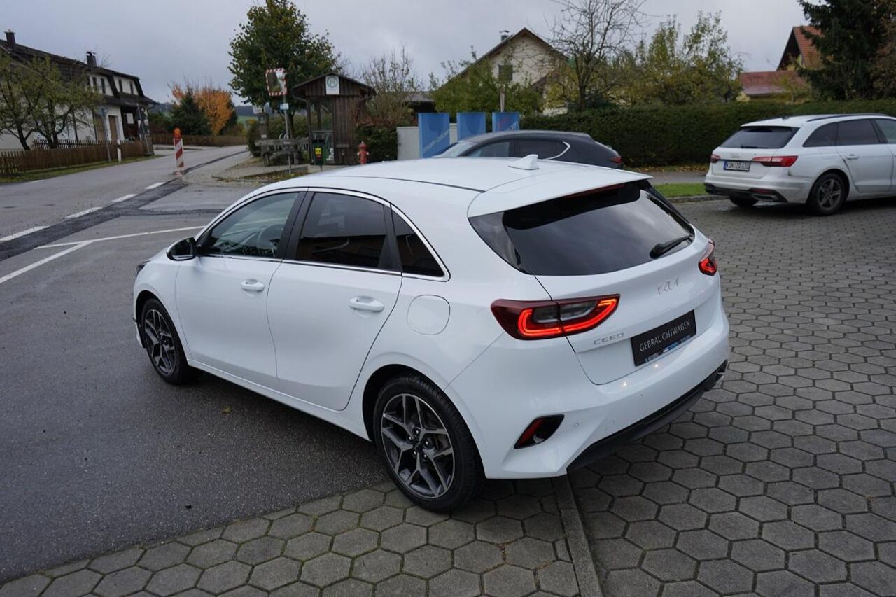 KIA Ceed 1.5 TGDI TEAM SPIRIT *LED*NAVI*KAMERA* Ansicht 16 für Fahrzeugdetailseite