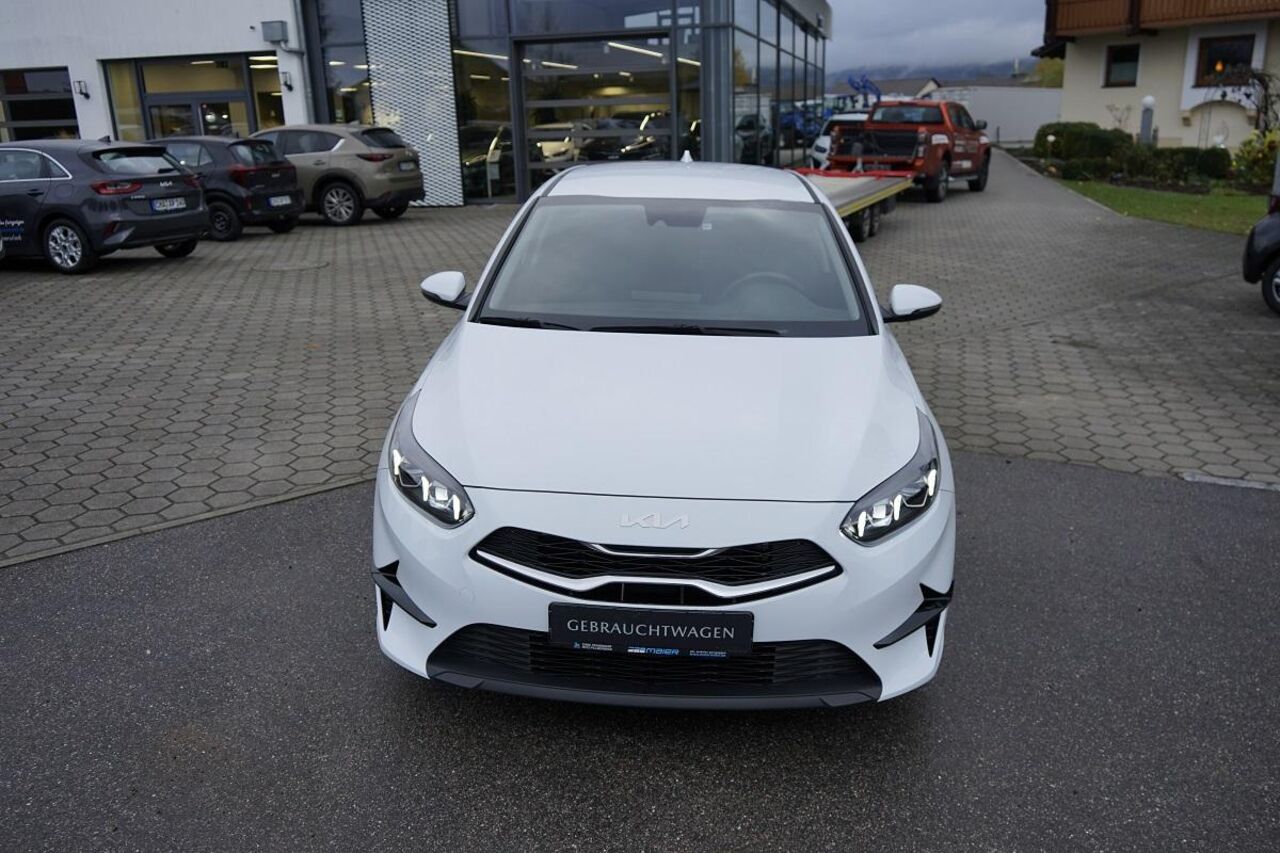 KIA Ceed 1.5 TGDI TEAM SPIRIT *LED*NAVI*KAMERA* Ansicht 3 für Fahrzeugdetailseite