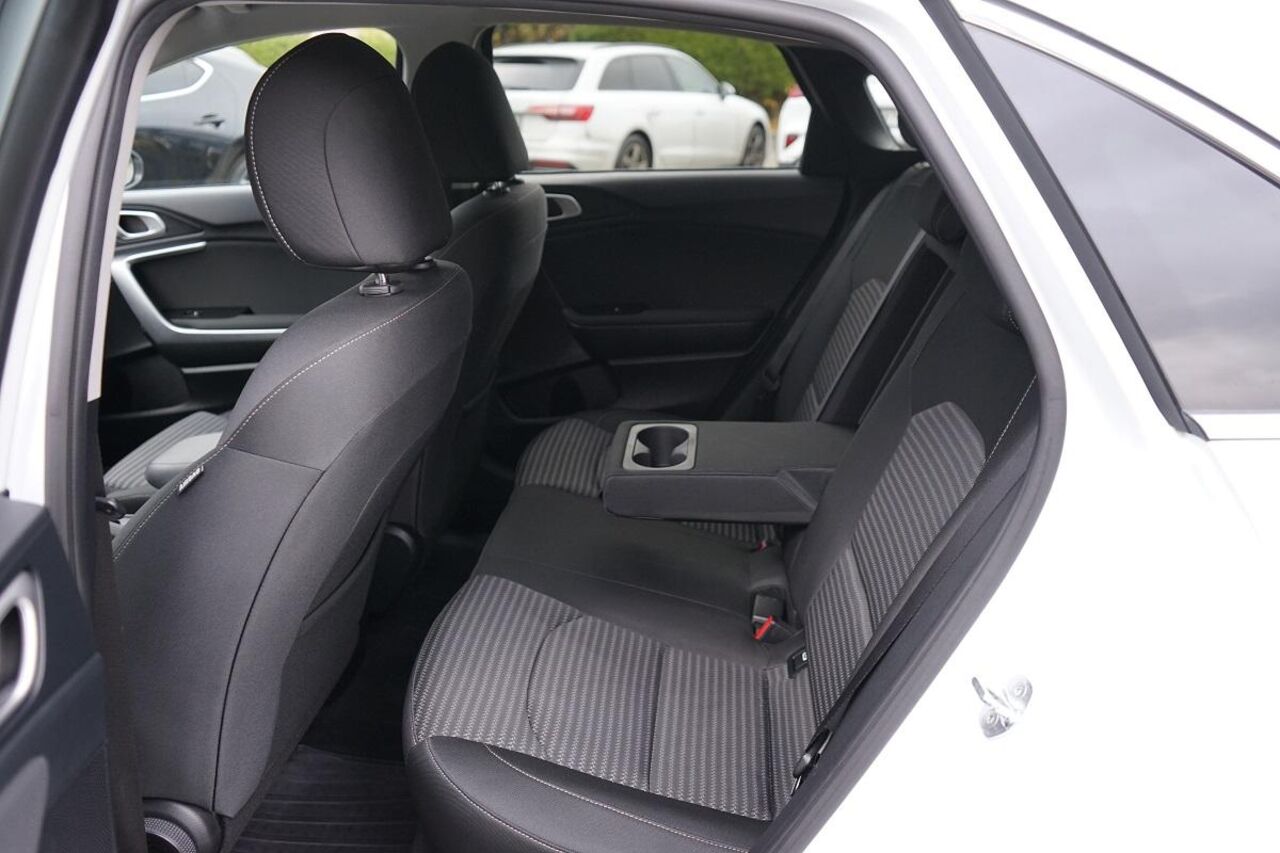 KIA Ceed 1.5 TGDI TEAM SPIRIT *LED*NAVI*KAMERA* Ansicht 7 für Fahrzeugdetailseite