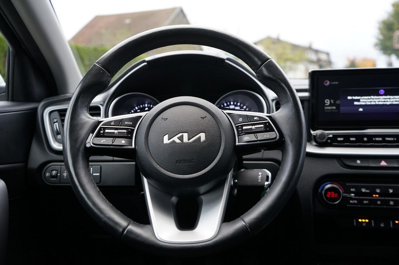 KIA Ceed 1.5 TGDI TEAM SPIRIT *LED*NAVI*KAMERA* Ansicht 8 für Fahrzeugdetailseite
