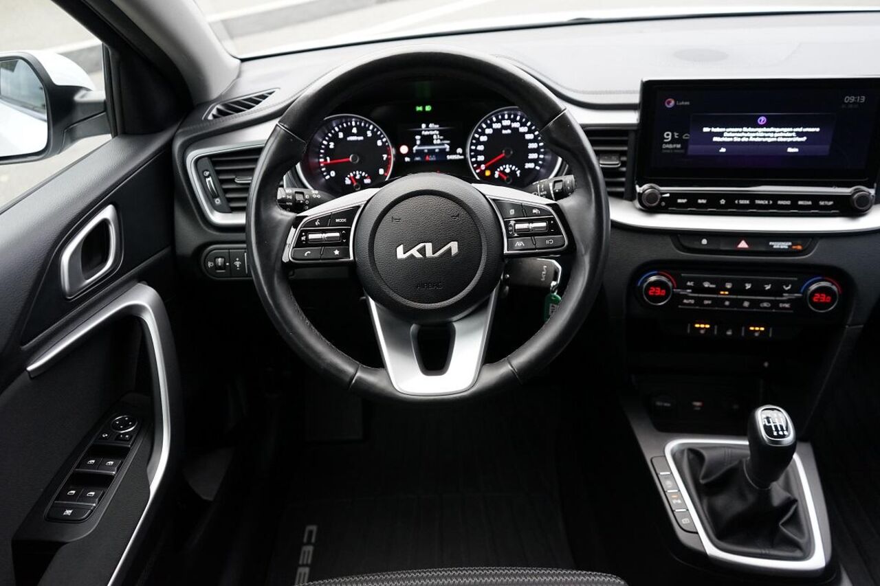 KIA Ceed 1.5 TGDI TEAM SPIRIT *LED*NAVI*KAMERA* Ansicht 9 für Fahrzeugdetailseite