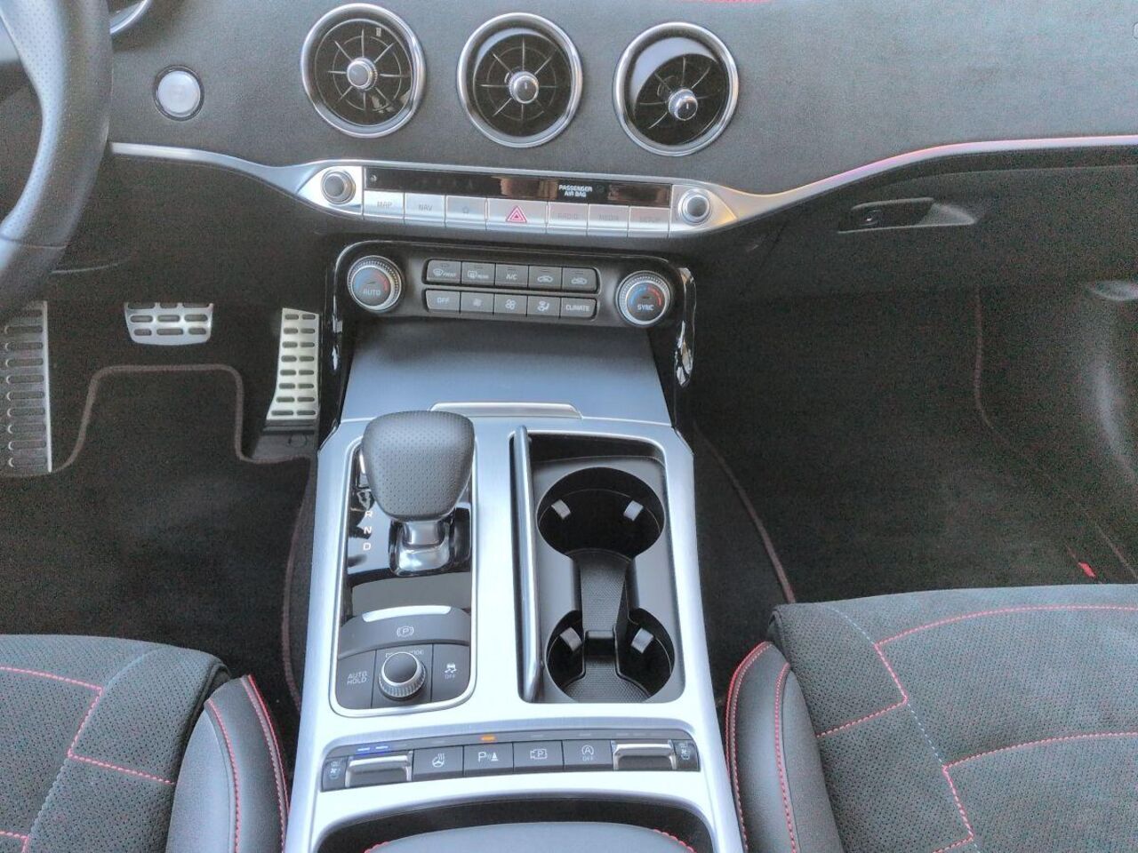 KIA Stinger 3.3T AWD AT GT *LEDER*GLASDACH*HEAD-UP* Ansicht 10 für Fahrzeugdetailseite
