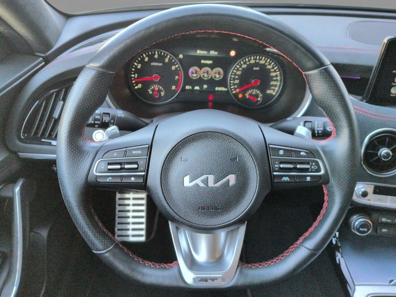 KIA Stinger 3.3T AWD AT GT *LEDER*GLASDACH*HEAD-UP* Ansicht 9 für Fahrzeugdetailseite