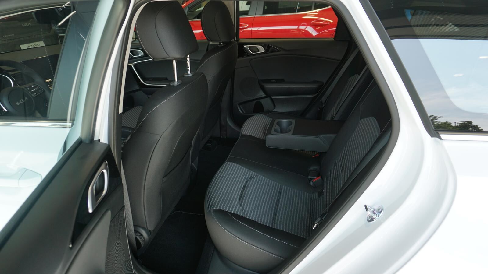 KIA Ceed Sportswagon Ceed SW 1.5 TGDI Vision *NAVI* KAMERA* PDC* Ansicht 8 für Fahrzeugdetailseite