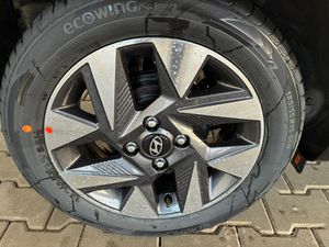 HYUNDAI i10 Premium 1.2 GDI / Sitz + Lenkradheizung / Navi / Klimaautomatik / Alu 15