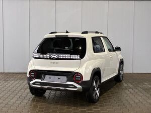 HYUNDAI INSTER Evolve Sky 49kWh / Schiebedach / PDC V&H + Kamera / Keyless Entry / LED / ACC / Alu 17