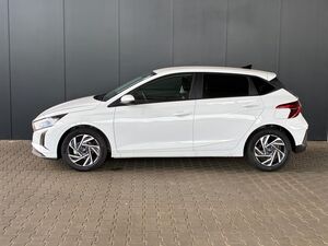 HYUNDAI i20 Pure 1.2 MPI / Navi / PDC Hinten + Kamera / Abgedunkelte Scheiben / Tempomat / Alu 16
