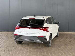 HYUNDAI i20 Pure 1.2 MPI / Navi / PDC Hinten + Kamera / Abgedunkelte Scheiben / Tempomat / Alu 16