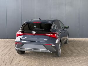 HYUNDAI i20 Pure 1.2 MPI / Navi / PDC Hinten + Kamera / Abgedunkelte Scheiben / Tempomat / Alu 16
