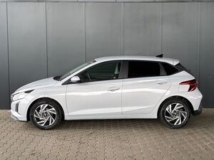 HYUNDAI i20 Pure 1.2 MPI / Navi / PDC Hinten + Kamera / Abgedunkelte Scheiben / Tempomat / Alu 16