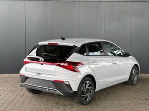 HYUNDAI i20 Pure 1.2 MPI / Navi / PDC Hinten + Kamera / Abgedunkelte Scheiben / Tempomat / Alu 16
