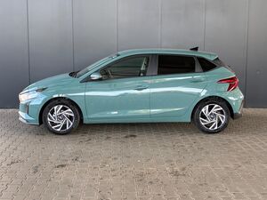 HYUNDAI i20 Pure 1.2 MPI / Navi / PDC Hinten + Kamera / Abgedunkelte Scheiben / Tempomat / Alu 16