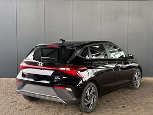 HYUNDAI i20 Pure 1.2 MPI / Navi / PDC Hinten + Kamera / Abgedunkelte Scheiben / Tempomat / Alu 16