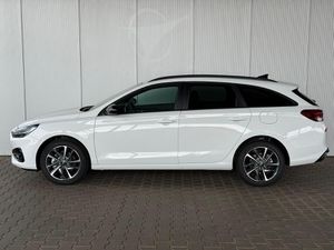 HYUNDAI i30 Comfort 1.5 DPI / Sitz + Lenkradheizung / LED / Navi / Tempomat / PDC V.&H + Kamera / Alu 17