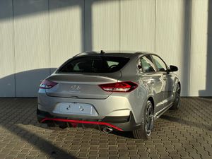 HYUNDAI i30 Fastback N-Line 1.5 T-GDI 7-DCT / ACC / Sitz + Lenkradheizung / LED / PDC V&H + Kamera / Alu 18