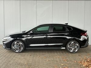 HYUNDAI i30 N-Line Fastback DCT 1.5 T-GDI mHev / Navi / ACC / Sitz & Lenkradheizung / LED / Alu 18