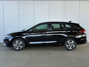 HYUNDAI i30 Kombi Comfort 1.5 GDI 95PS 6MT Navi / PDC V&H. m. Kamera / LED / Nebel / 15 LM