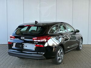 HYUNDAI i30 Kombi Comfort 1.5 GDI 95PS 6MT Navi / PDC V&H. m. Kamera / LED / Nebel / 15 LM