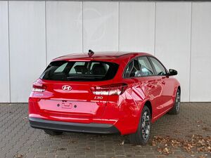 HYUNDAI i30 Kombi Style 1.5 T-GDI mHEV 140PS 6MT / PDC V. & H. m. Kamera / LED / Navi / Alu 16
