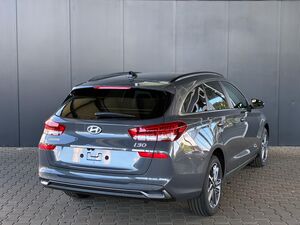 HYUNDAI i30 Kombi Comfort Plus 1.5 GDI / Lenkr. & Sitzheizung / LED / Keyless / Alu17 / Privacy / PDC V.&H. m. K