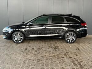 HYUNDAI i30 Kombi Comfort Plus Navi / ACC / Totwinkel Assistent / PDC V&H + Kamera/ Alu 17