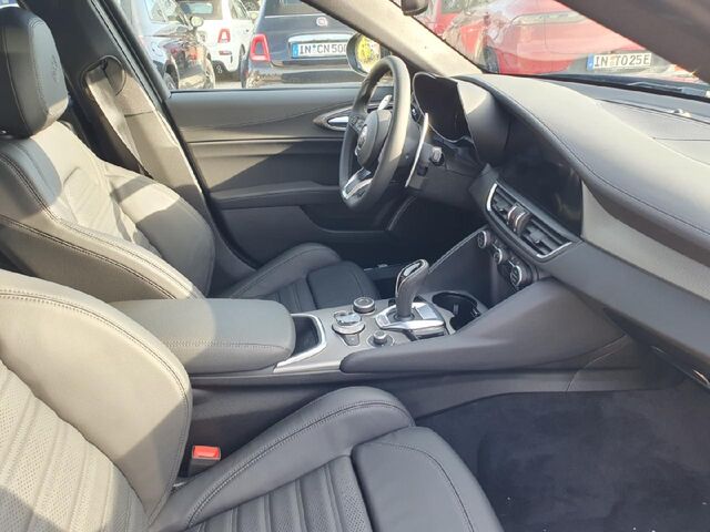 ALFA ROMEO Giulia Veloce Q4 Ansicht 12 für Fahrzeugdetailseite