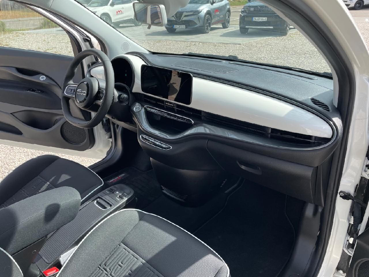 FIAT 500e 42kWh Komfort-Paket Ansicht 10 für Fahrzeugdetailseite
