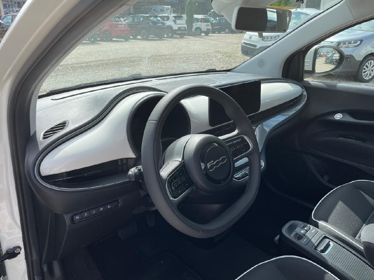 FIAT 500e 42kWh Komfort-Paket Ansicht 8 für Fahrzeugdetailseite