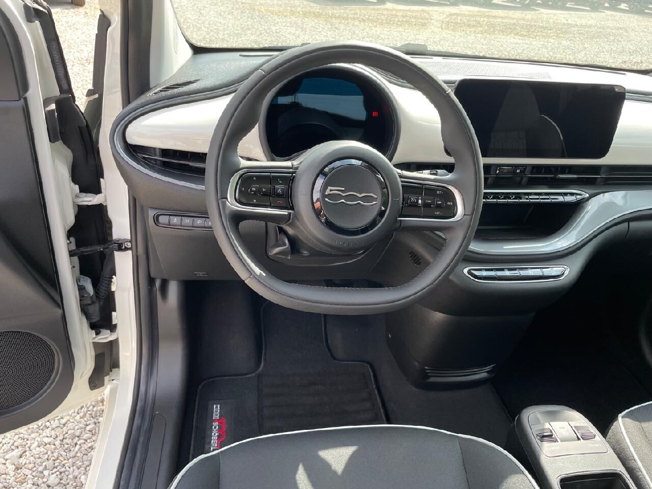 FIAT 500e 42kWh Ansicht 10 für Fahrzeugdetailseite