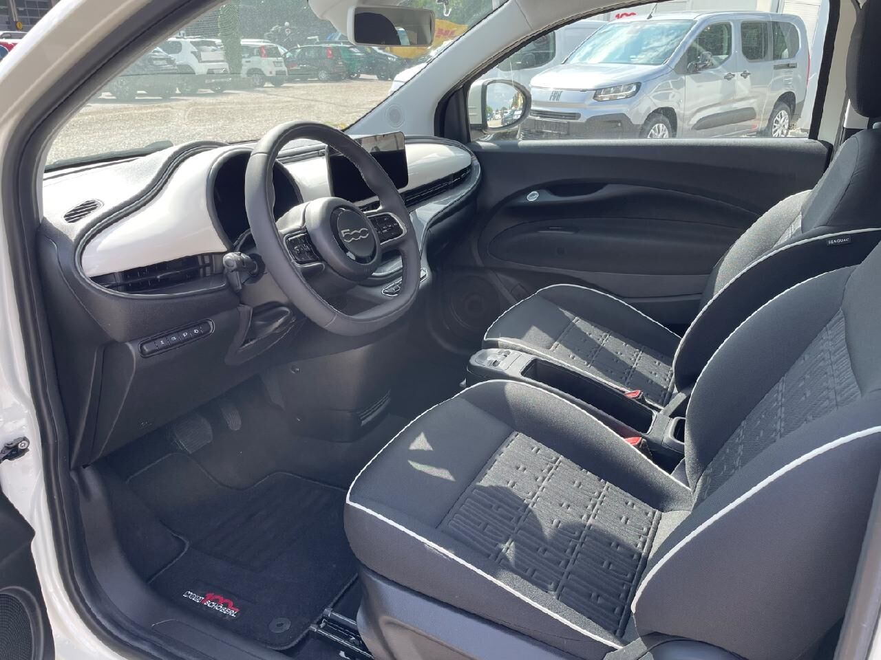 FIAT 500e 42kWh Ansicht 7 für Fahrzeugdetailseite
