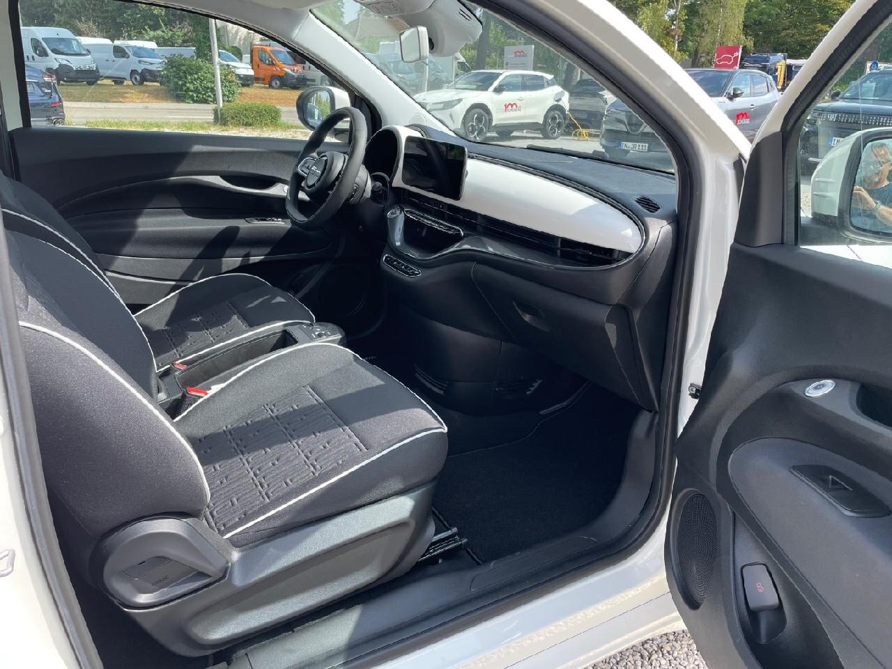 FIAT 500e 42kWh Ansicht 8 für Fahrzeugdetailseite