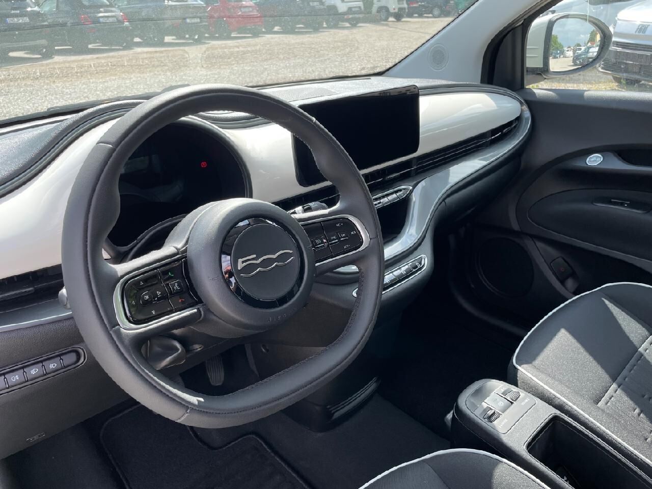 FIAT 500e 42kWh Ansicht 9 für Fahrzeugdetailseite