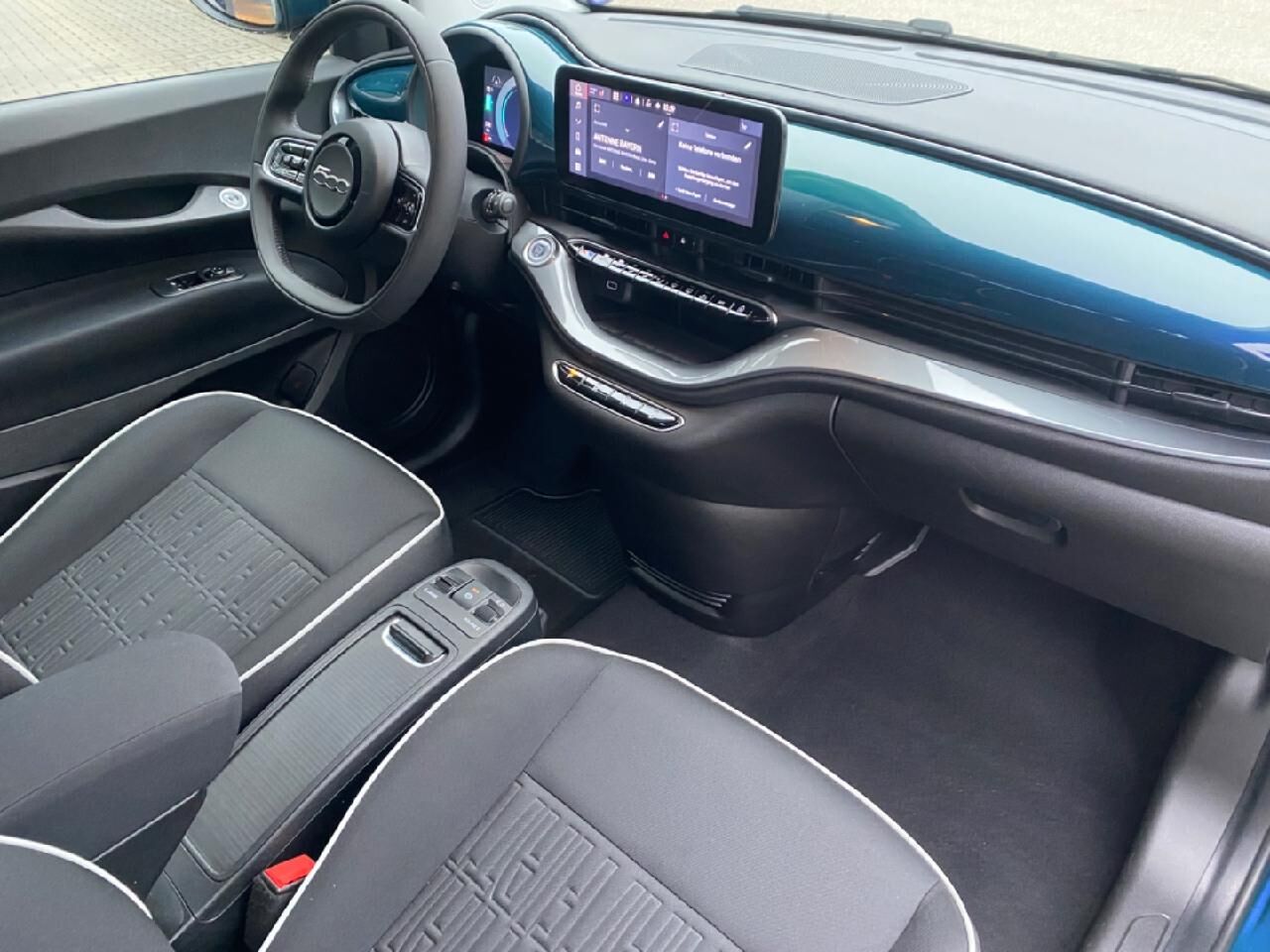 FIAT 500e 42kWh Komfort-Paket Metallic Ansicht 10 für Fahrzeugdetailseite