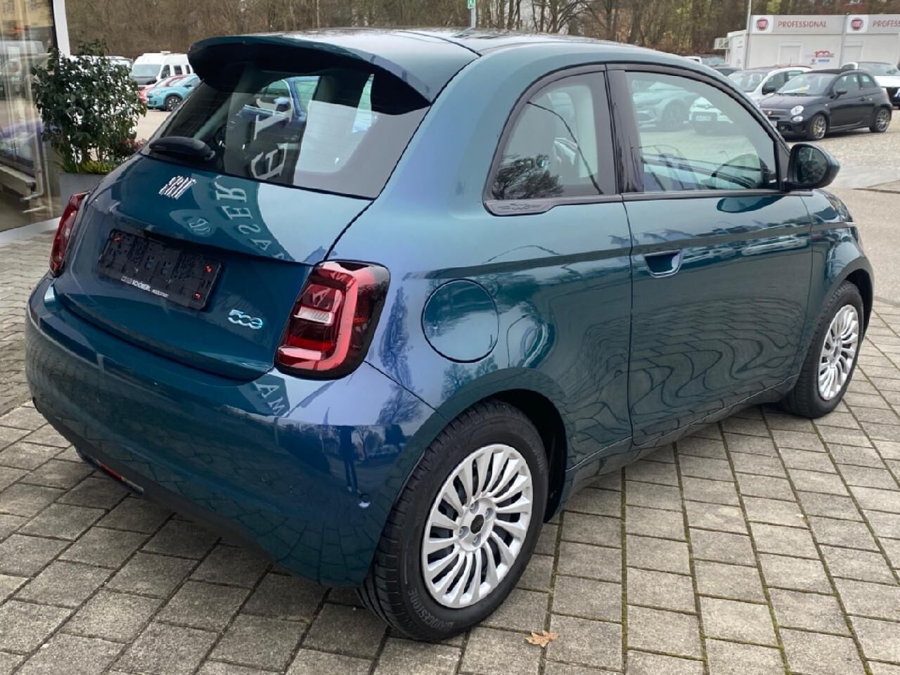 FIAT 500e 42kWh Komfort-Paket Metallic Ansicht 3 für Fahrzeugdetailseite