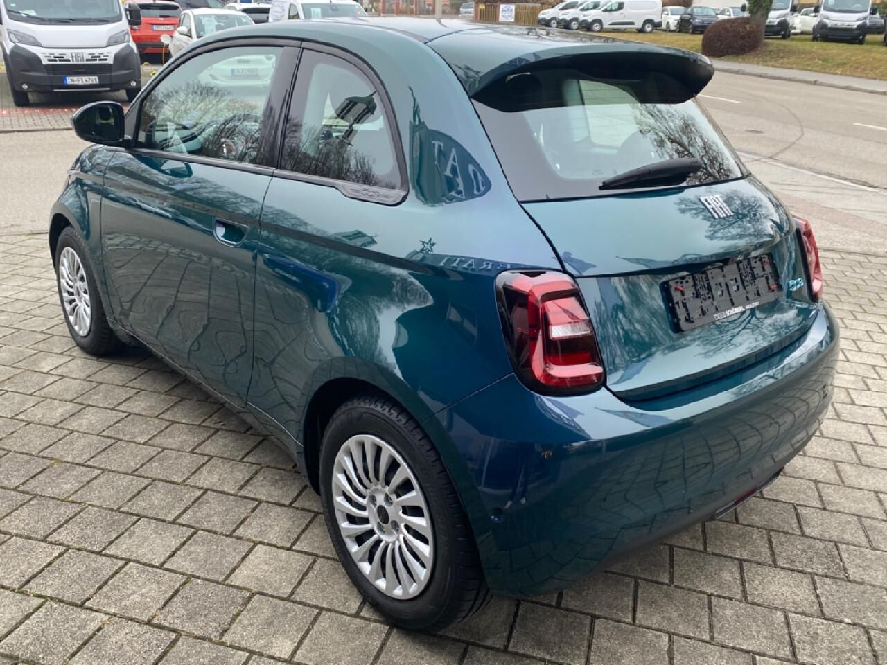 FIAT 500e 42kWh Komfort-Paket Metallic Ansicht 4 für Fahrzeugdetailseite