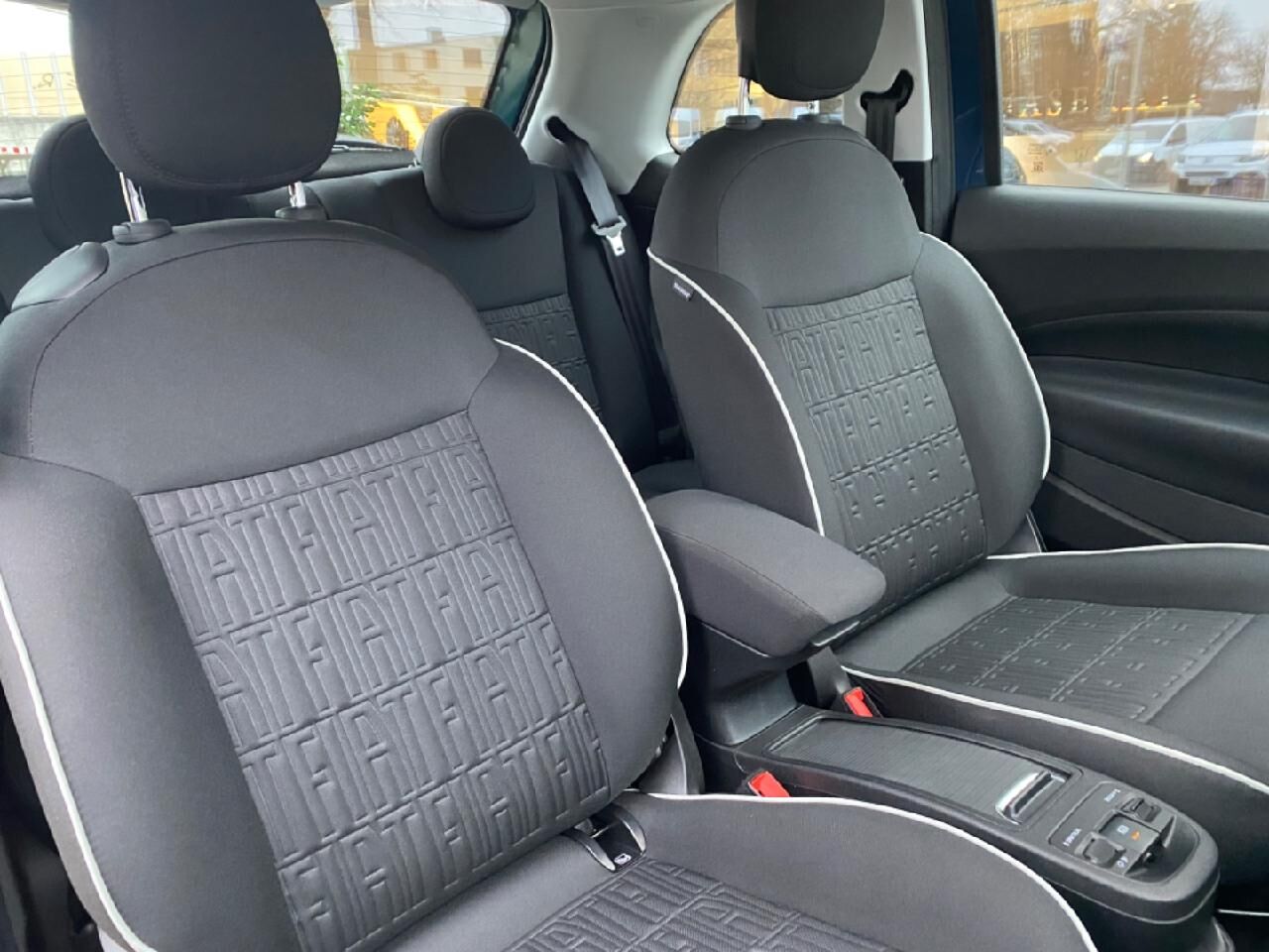 FIAT 500e 42kWh Komfort-Paket Metallic Ansicht 9 für Fahrzeugdetailseite