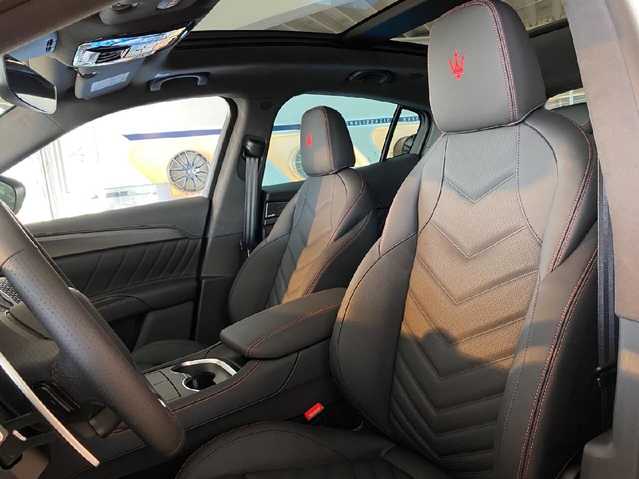 MASERATI Grecale Trofeo V6 AWD *Maserati-IN* Ansicht 11 für Fahrzeugdetailseite