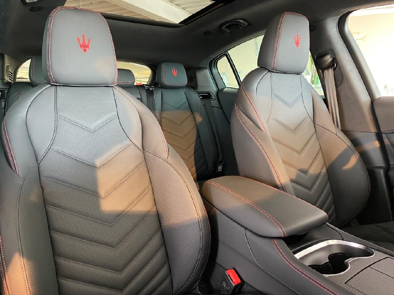 MASERATI Grecale Trofeo V6 AWD *Maserati-IN* Ansicht 18 für Fahrzeugdetailseite