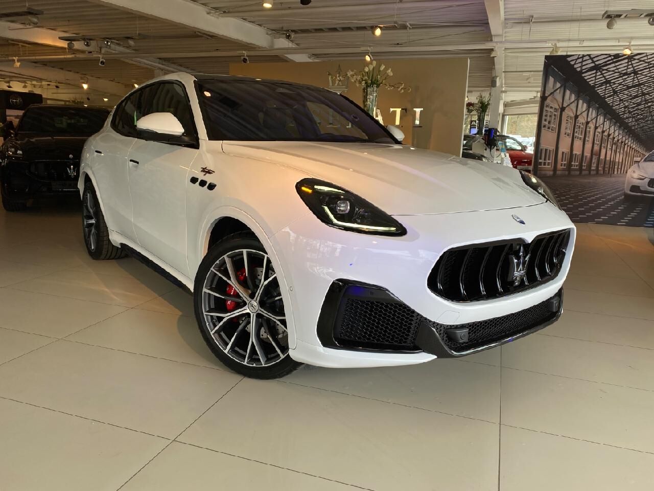 MASERATI Grecale Trofeo V6 AWD *Maserati-IN* Ansicht 2 für Fahrzeugdetailseite