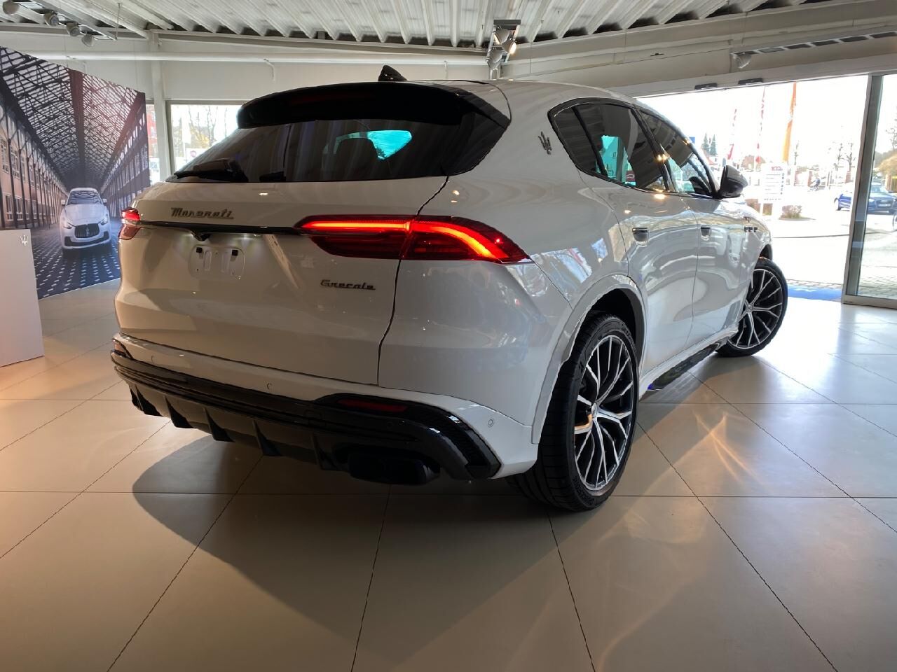 MASERATI Grecale Trofeo V6 AWD *Maserati-IN* Ansicht 3 für Fahrzeugdetailseite