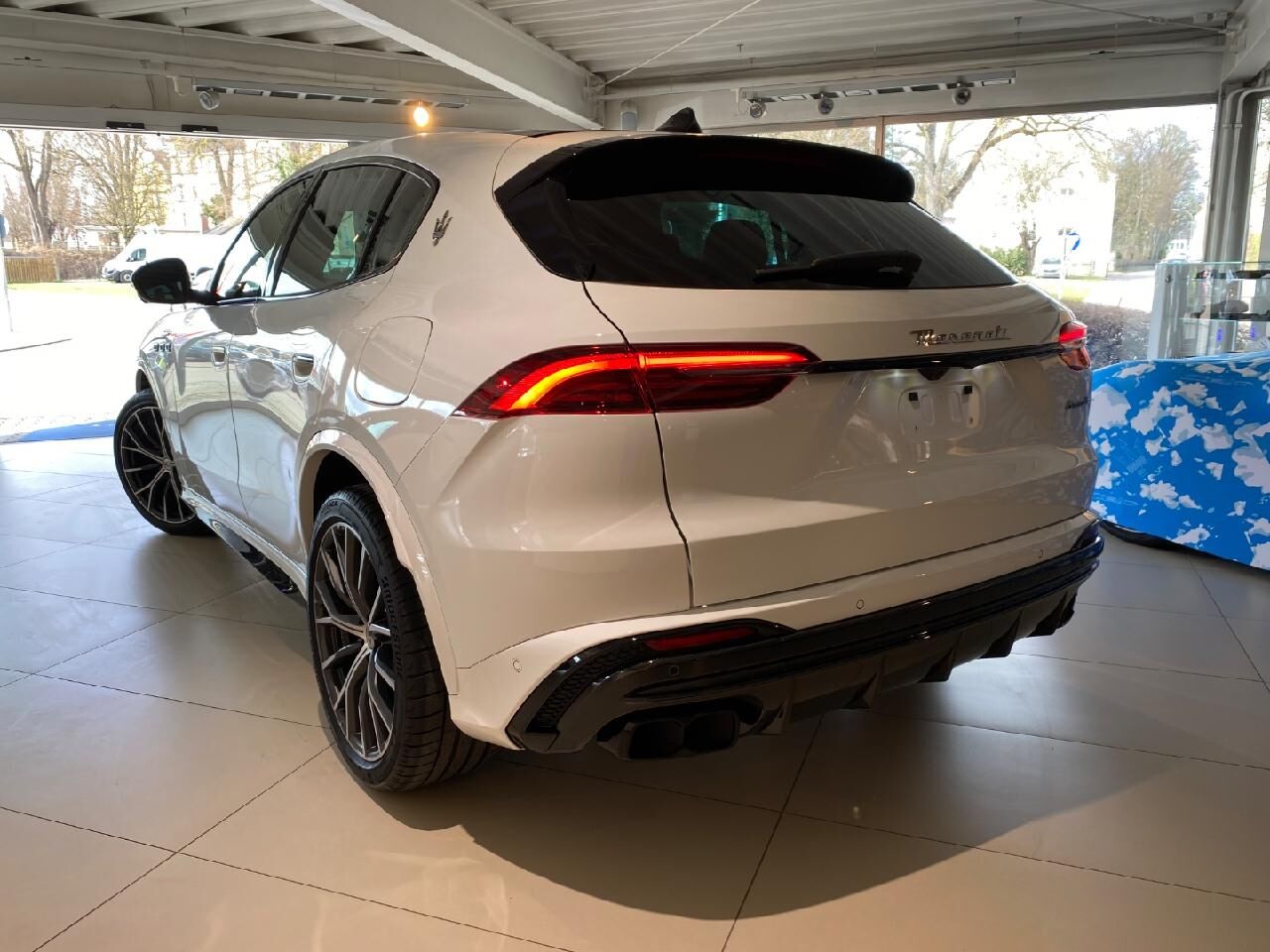MASERATI Grecale Trofeo V6 AWD *Maserati-IN* Ansicht 4 für Fahrzeugdetailseite