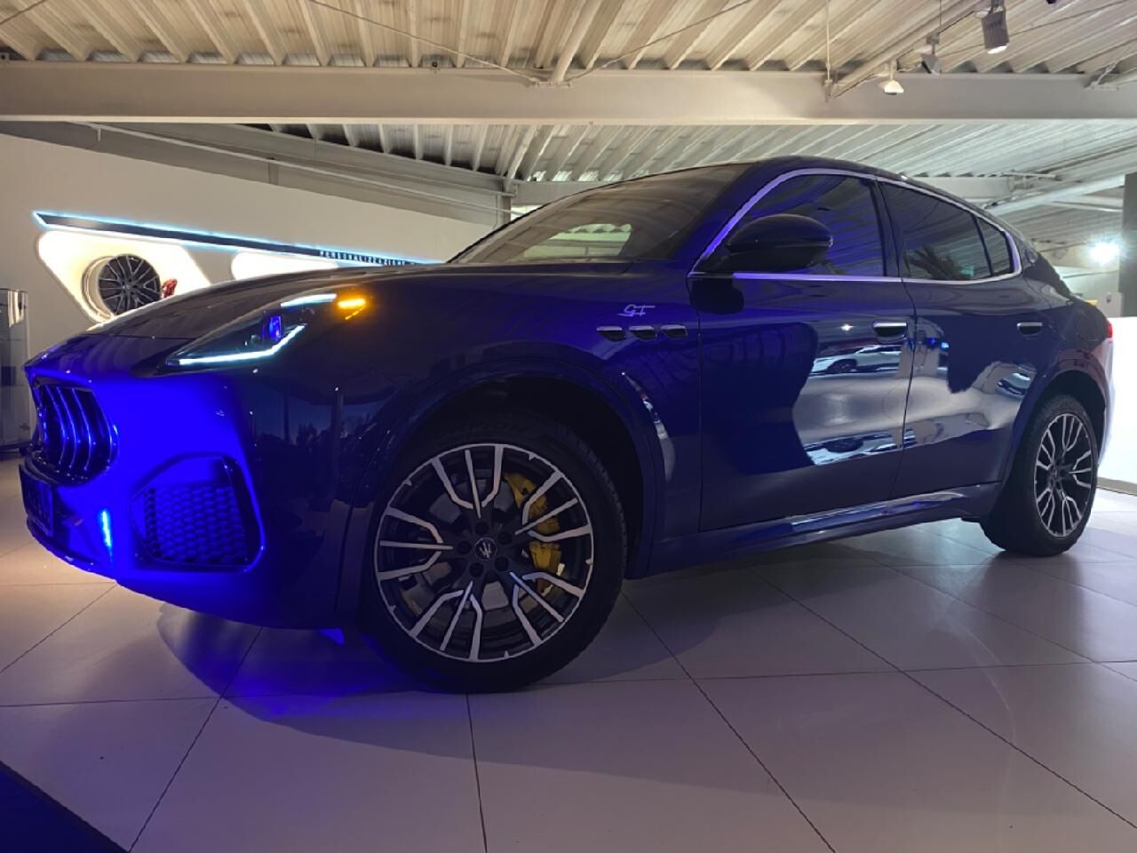 MASERATI Grecale GT Primaserie AWD *Maserati-IN* Ansicht 3 für Fahrzeugdetailseite